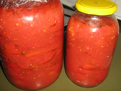 Pecena paprika u paradajzu