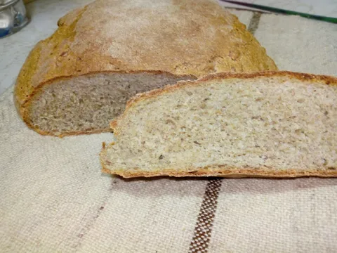 Zdrav dijetalni hleb od semenke i integralno brašno.