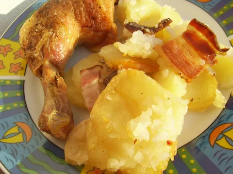 Piletina i krumpir na posteljici od riže