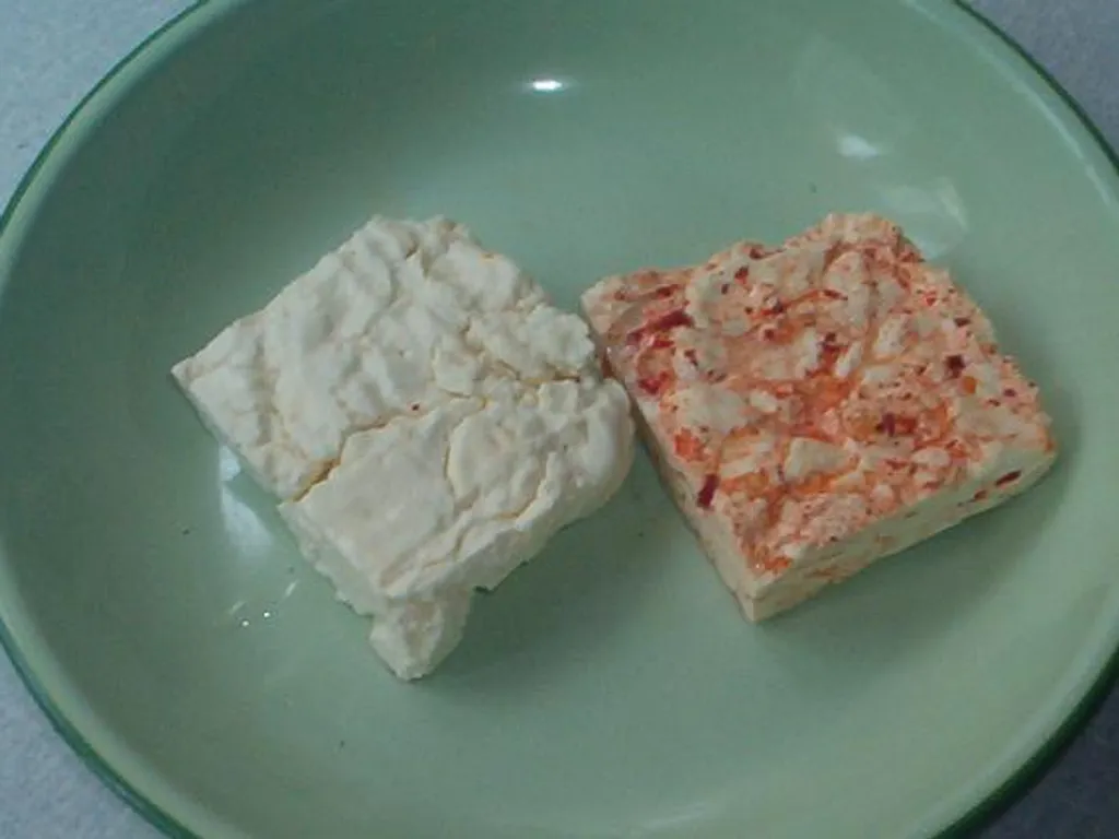 Beli sir sa začinima