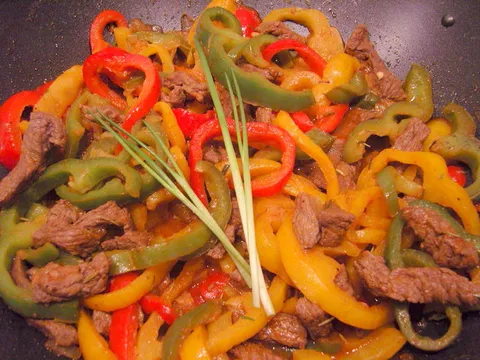 Biftek  u woku sa paprikom