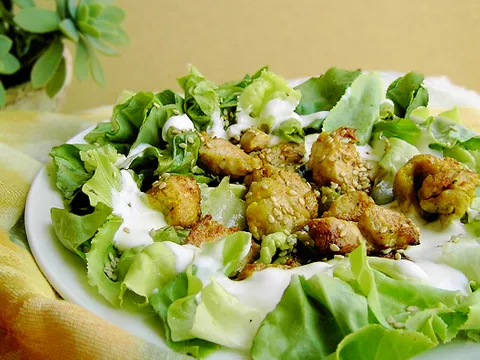 Zelena salata sa puretinom