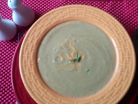 Krem juha od brokule i karfiola sa  sirom