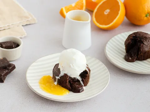 Lava muffins sa sladoledom i preljevom od naranče