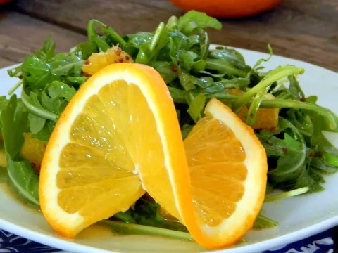 Salata od rukole i pomorandže sa dresingom od senfa i meda