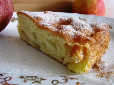 Socni kolac od jabuka