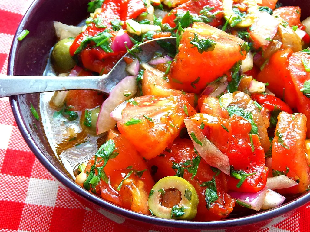 Salata od pečene rajčice i paprike
