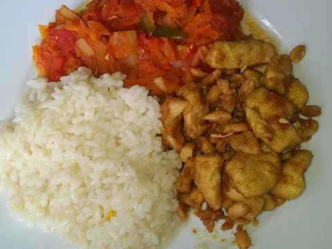Tricolor: Piletina s kikirikijem, riža, povrće