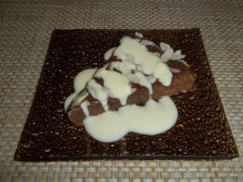 Čokoladni kolačić sa vanilija prelivom :)