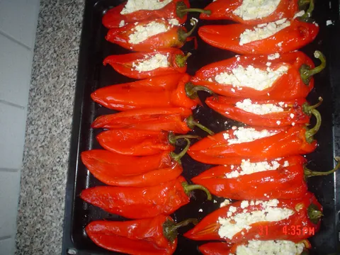 Crvene paprike punjene sa sirom