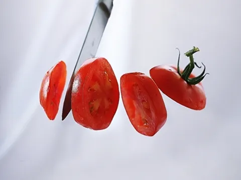 ...Leteća rajčica...