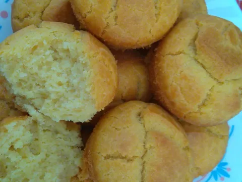 Muffins sa kukuruznim brasnom