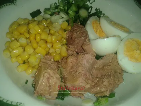 Obrok salata od tune i kukuruza-potrebni sastojci