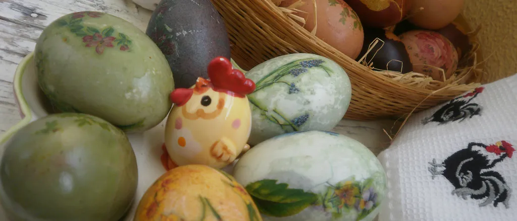 Uskrs bojenje jaja