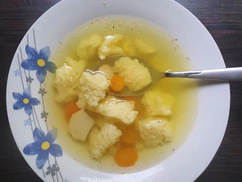 Pileća juha s knedlama