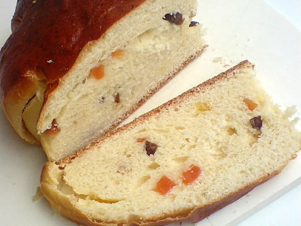 Mamin blagdanski kruh sa kandiranim voćem