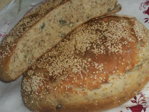 Kruh sa bučinim sjemenkama i sezamom