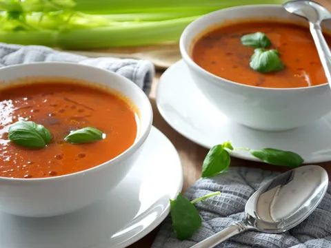 Klasicna rajcica-bosiljak juha od Jamie Olivera