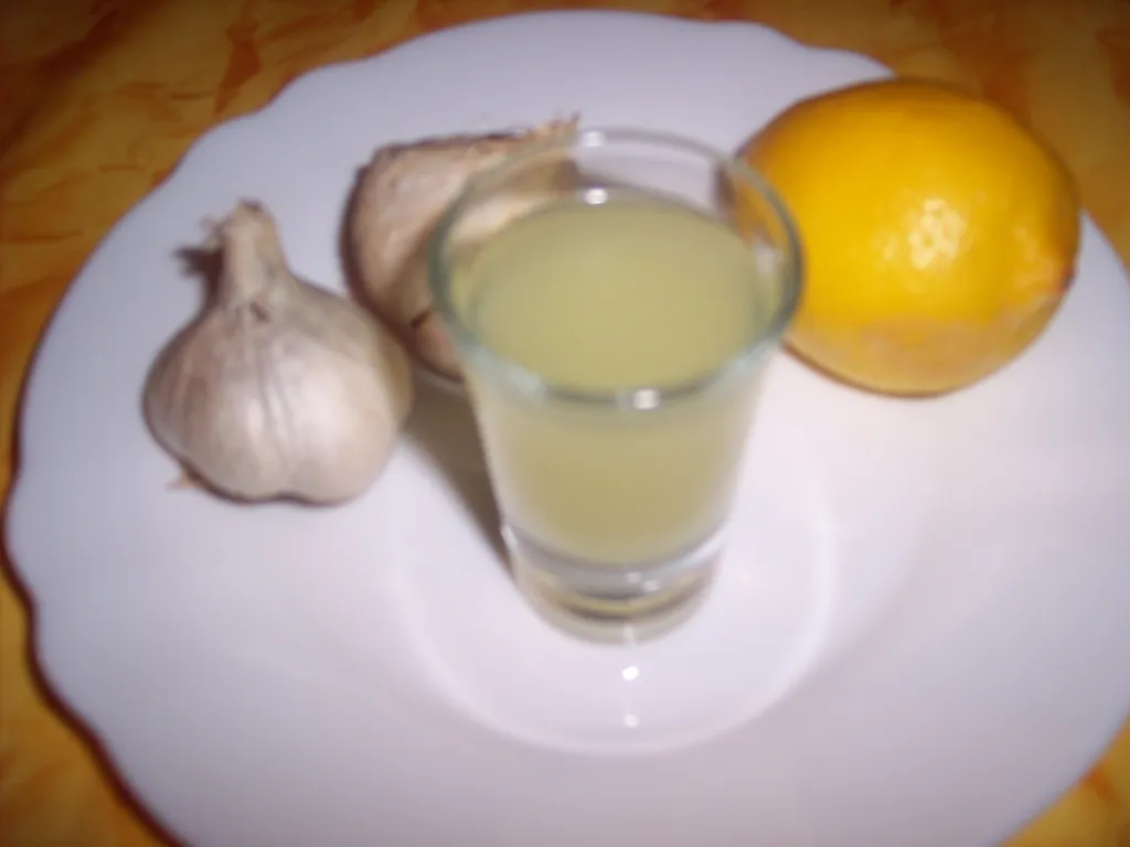 napitak od limuna i češnjaka za snižavanje masnoće u krvi
