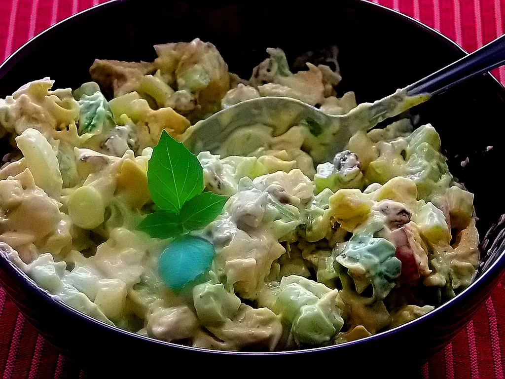Curry pileća salata