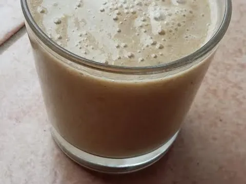 Kruška-banana-orasi smoothie
