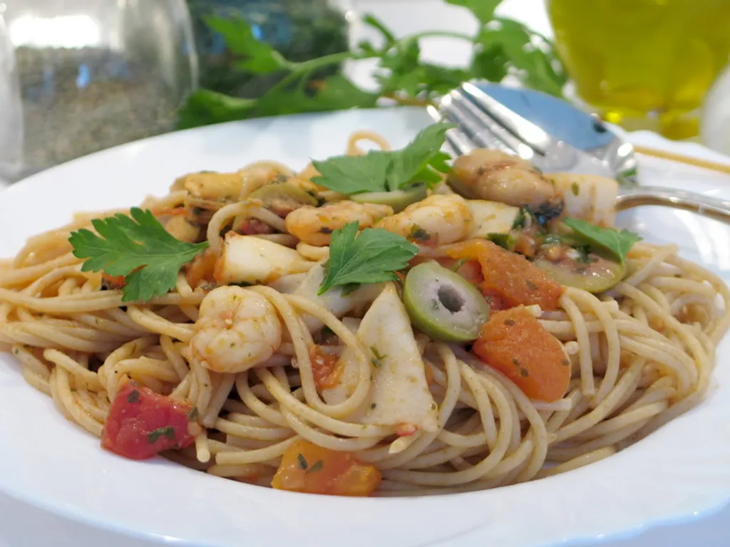 Integralni spaghetti sa morskim plodovima