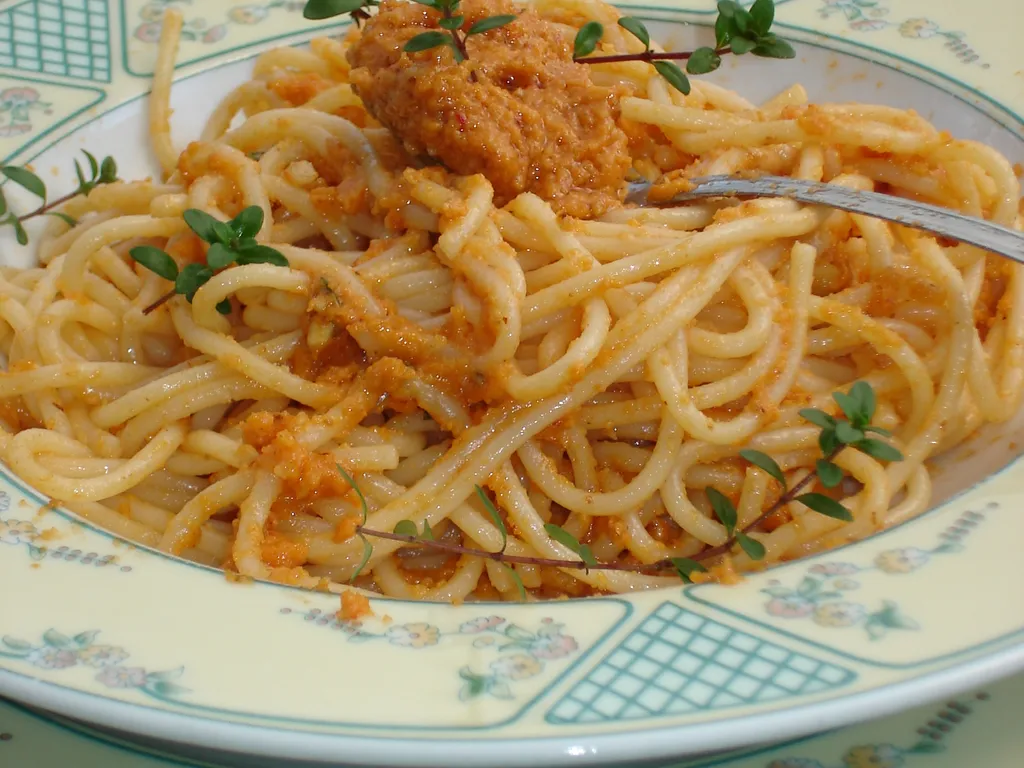 Špageti s ajvar pestom
