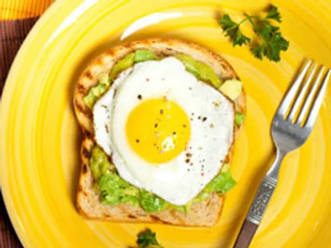 Tost sa jajem i avokadom (pogodno za dijabetičare i bez glutena)