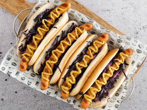Hot dog s kupusom i senfom