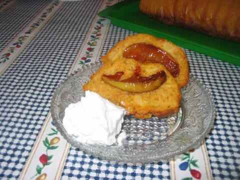 Cimet torta ili kolač sa jabukom i šergarepom