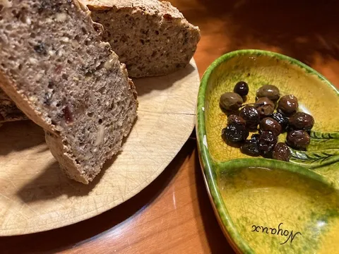 Integralni kruh sa sjemenkama bez mijesenja
