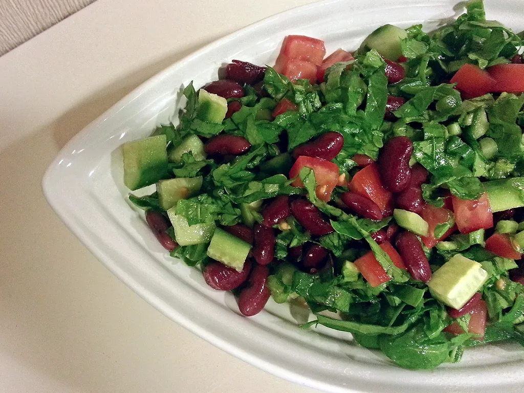 Salata od crvenog graha i rukole