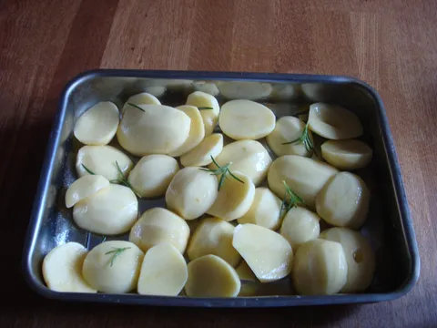Krompir sa maslinovim uljem i ruzmarinom