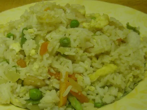 kineska riza s povrcem i jajima ( egg/special fried rice)