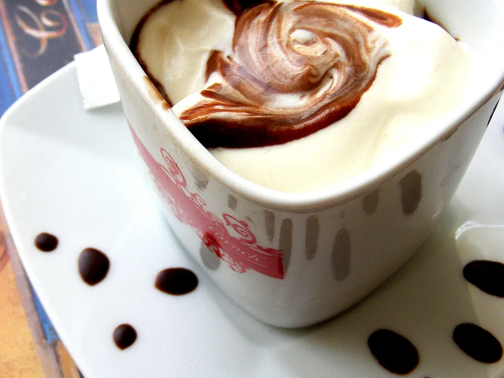 Topla čokolada (ili čokoladna čaša!) sa likerom od kave i kremom Chantilly