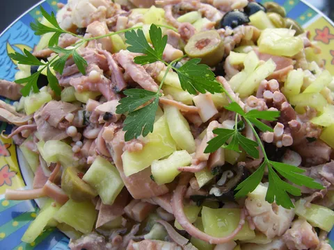 Salata od muzgavaca i lignjuna