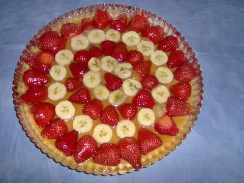banana-strawberry cake