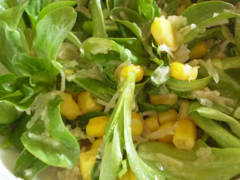 Salata od matovilca, čičoke i kukuruza