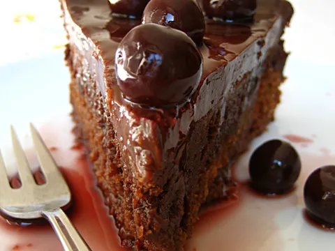 Chocolate & Hazelnut Cake with Espresso Ganache (Cokoladni kolac s ljesnjacima & Ganache s kavom)