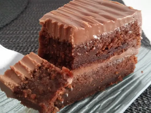 Čokoladna torta s mokrim biskvitom