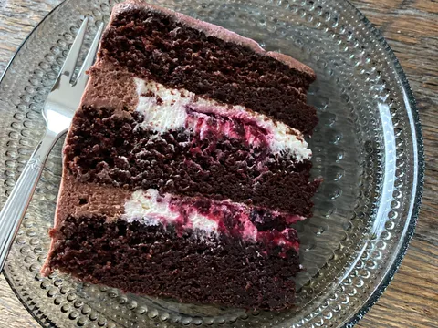 Cokoladna torta sa kupinama/presjek