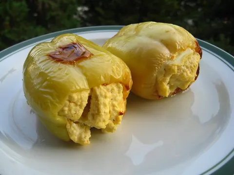 Paprike punjene jajima i sirom