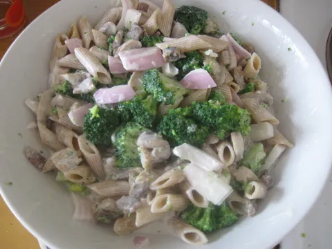 Jogurt salata sa brokolijem i bundevinim semenkama