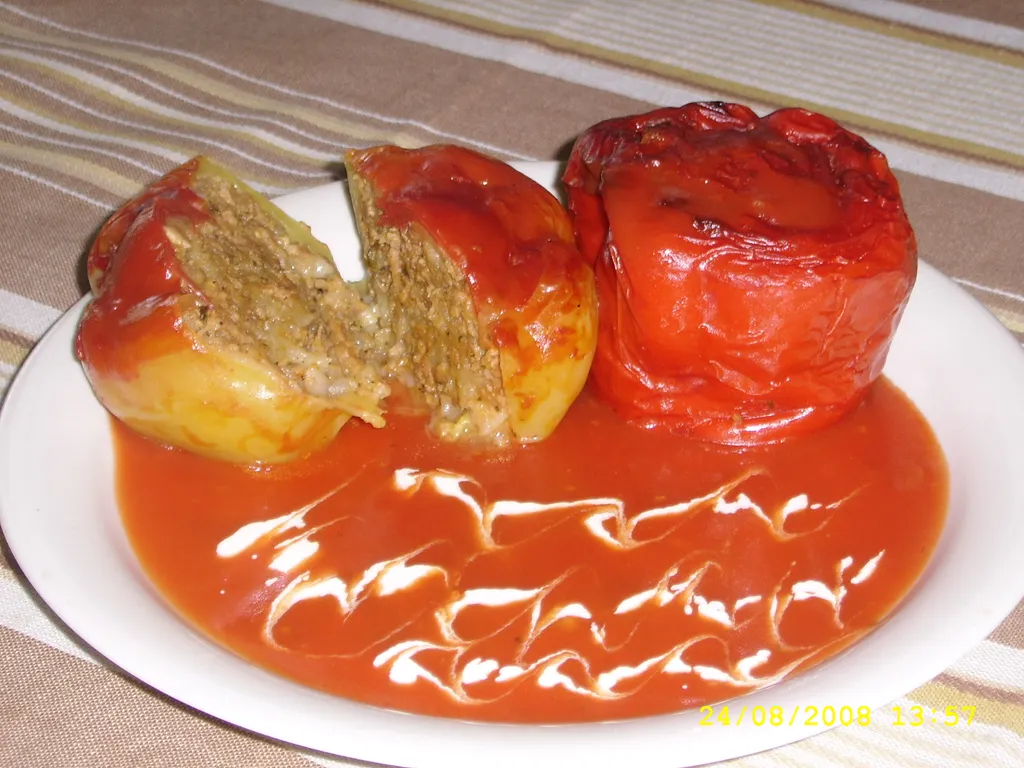Paprike punjene sojom u paradajz soku