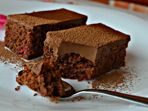 Čokoladno-malinasti kolač