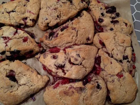 Berry scones by radilica