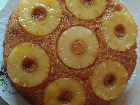Prevrnuti kolač sa ananasom