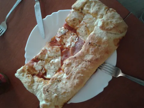 Pizza s punjenim rubovima