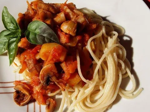 Špageti s šampinjonima ala bolonjez