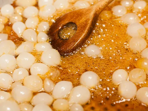 zlatne perlice (karamelizovani luk)